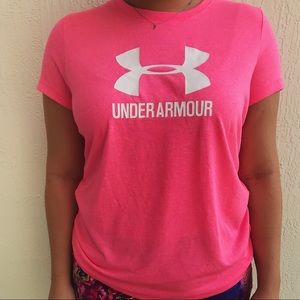 ✨Under Armour neon pink workout shirt ✨